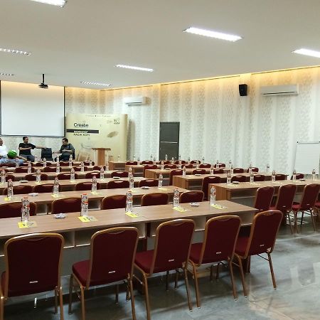 Seventeen Hotel Banda Aceh Exterior foto