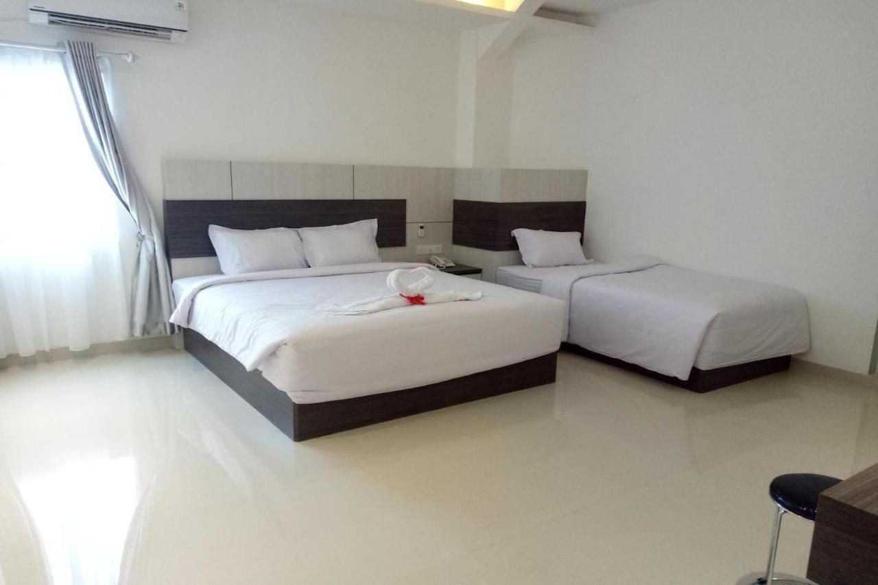 Seventeen Hotel Banda Aceh Exterior foto
